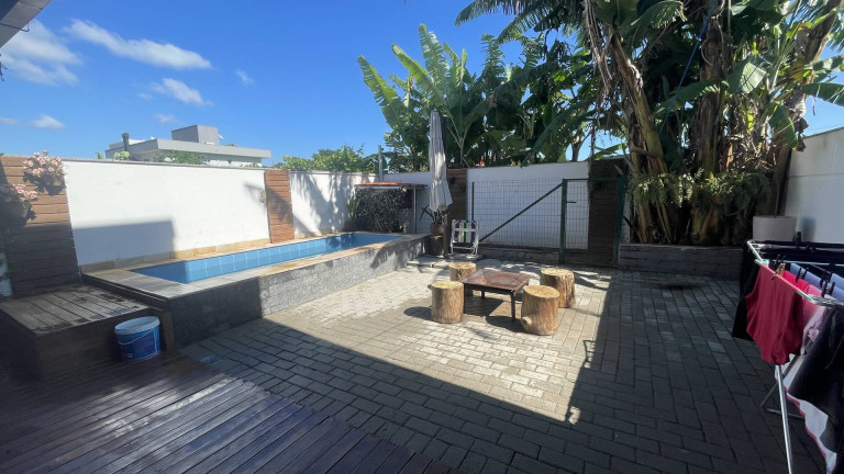 Imagem Casa com 3 Quartos à Venda, 215 m² em Cachoeira Do Bom Jesus - Florianópolis Imagem Casa com 3 Quartos à Venda, 215 m² em Cachoeira Do Bom Jesus - Florianópolis