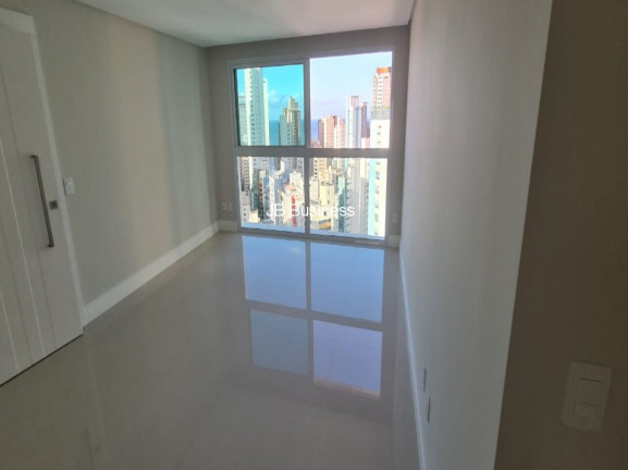 Imagem Imóvel com 3 Quartos à Venda, 138 m² em Centro - Balneário Camboriú Imagem Imóvel com 3 Quartos à Venda, 138 m² em Centro - Balneário Camboriú