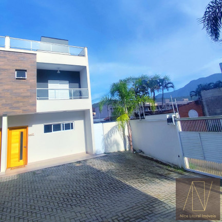 Sobrado com 3 Quartos à Venda, 119 m² em Jardim Do Sol - Caraguatatuba
