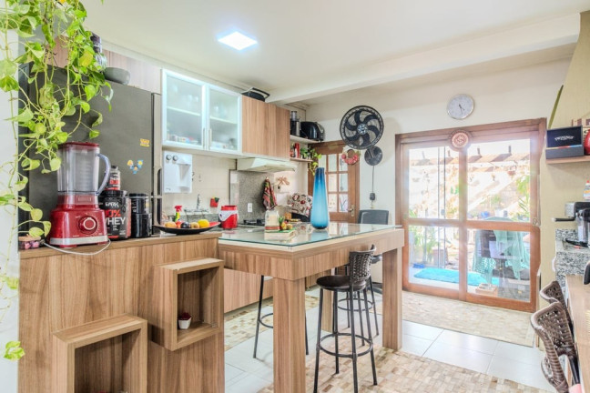 Imagem Casa com 2 Quartos à Venda, 127 m² em Vila Nova - Porto Alegre Imagem Casa com 2 Quartos à Venda, 127 m² em Vila Nova - Porto Alegre