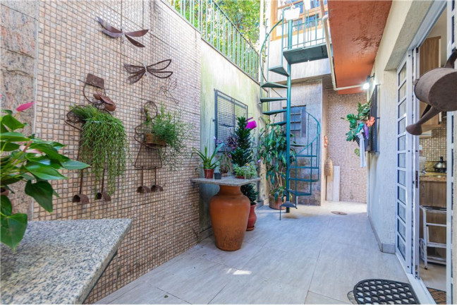 Imagem Casa com 2 Quartos à Venda, em Cidade Baixa - Porto Alegre Imagem Casa com 2 Quartos à Venda, em Cidade Baixa - Porto Alegre