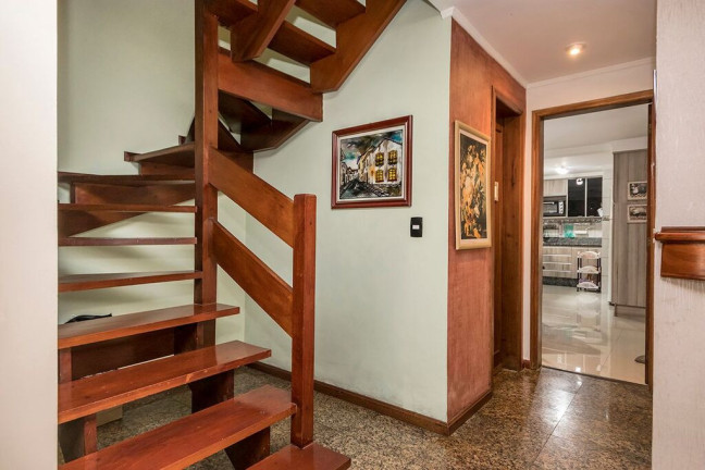 Imagem Casa com 5 Quartos à Venda, 381 m² em Jardim Lindóia - Porto Alegre Imagem Casa com 5 Quartos à Venda, 381 m² em Jardim Lindóia - Porto Alegre
