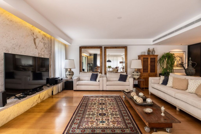 Casa com 3 Quartos à Venda,  em Alto De Pinheiros - São Paulo