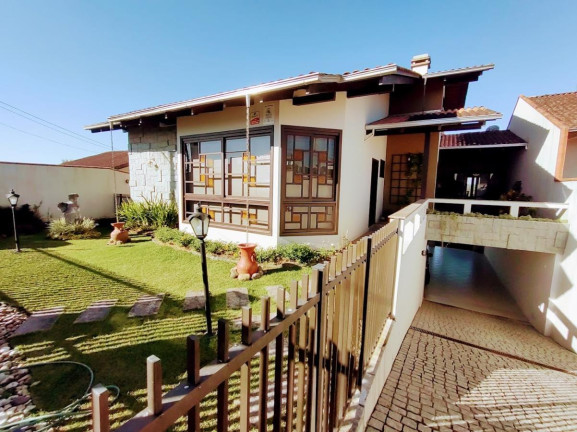 Casa com 5 Quartos à Venda, 411 m² em Floresta - Joinville