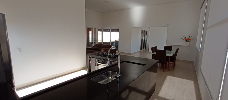 Imagem Casa com 4 Quartos à Venda, 250 m² em Ninho Verde - Porangaba Imagem Casa com 4 Quartos à Venda, 250 m² em Ninho Verde - Porangaba
