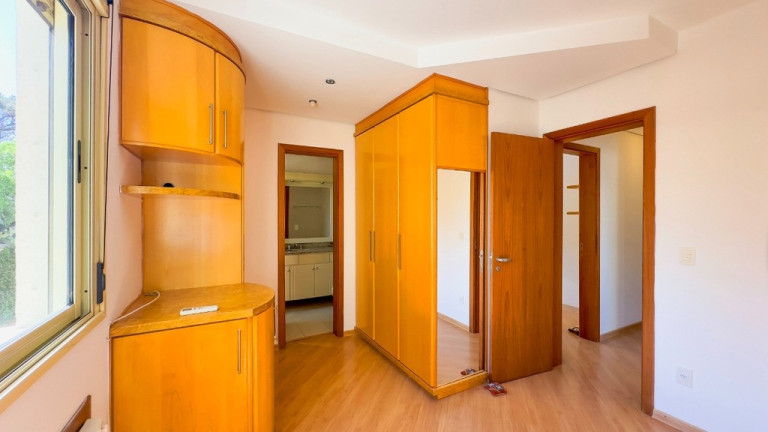 Imagem Imóvel com 3 Quartos à Venda, 117 m² em Higienópolis - Porto Alegre Imagem Imóvel com 3 Quartos à Venda, 117 m² em Higienópolis - Porto Alegre