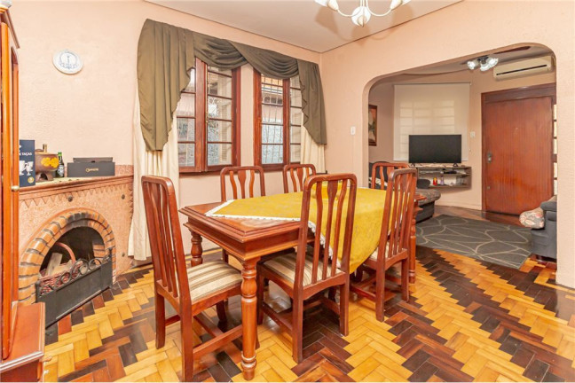 Imagem Casa com 3 Quartos à Venda, em Azenha - Porto Alegre Imagem Casa com 3 Quartos à Venda, em Azenha - Porto Alegre