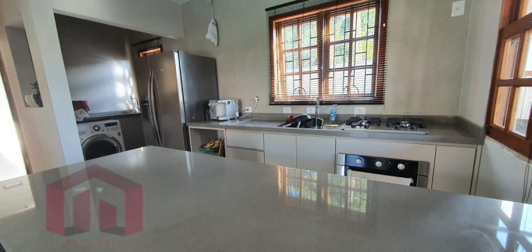 Imagem Imóvel com 3 Quartos à Venda, 270 m²