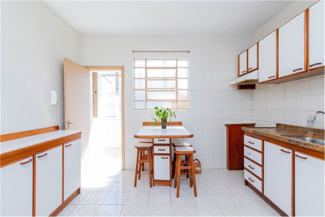 Imagem Imóvel com 2 Quartos à Venda, em Rio Branco - Porto Alegre Imagem Imóvel com 2 Quartos à Venda, em Rio Branco - Porto Alegre
