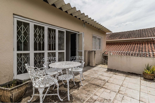 Imagem Casa com 2 Quartos à Venda, 250 m² em Vila Ipiranga - Porto Alegre Imagem Casa com 2 Quartos à Venda, 250 m² em Vila Ipiranga - Porto Alegre