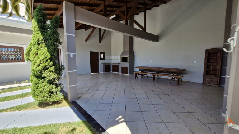 Imagem Casa com 3 Quartos à Venda, 240 m²