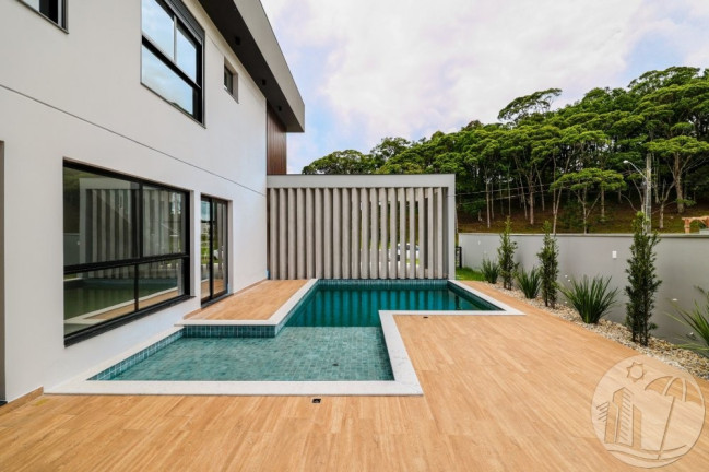 Imagem Casa com 4 Quartos à Venda, 317 m² em Santa Regina - Camboriú Imagem Casa com 4 Quartos à Venda, 317 m² em Santa Regina - Camboriú