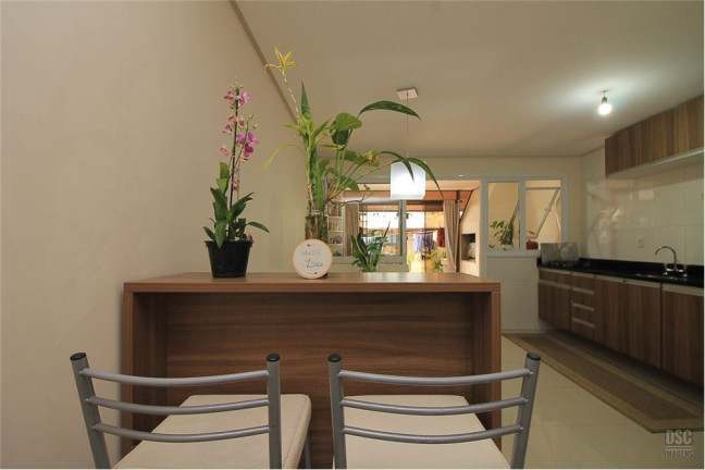 Imagem Casa com 3 Quartos à Venda, em Guarujá - Porto Alegre Imagem Casa com 3 Quartos à Venda, em Guarujá - Porto Alegre