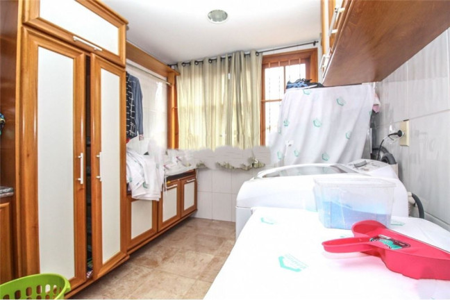 Imagem Casa com 3 Quartos à Venda, 608 m² em Medianeira - Porto Alegre Imagem Casa com 3 Quartos à Venda, 608 m² em Medianeira - Porto Alegre