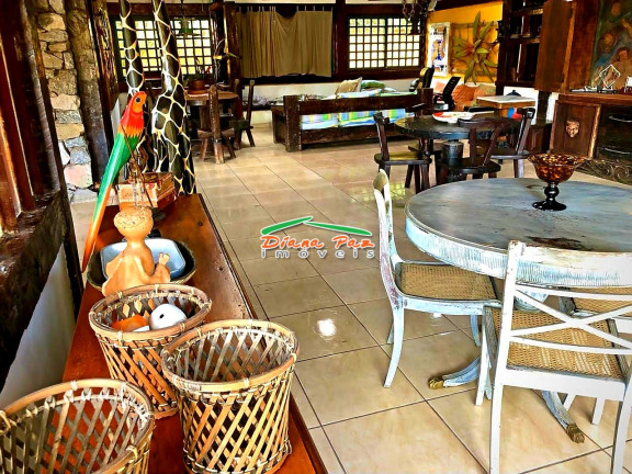 Casa com 8 Quartos à Venda,  em Búzios