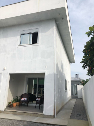 Sobrado com 3 Quartos à Venda, 240 m² em Enseada Da Pinheira - Palhoça