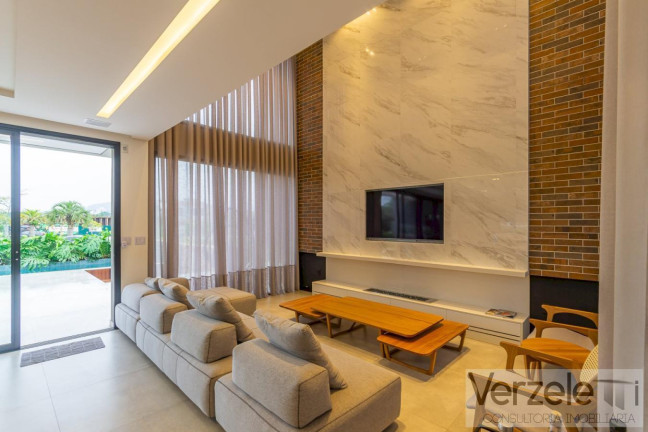 Imagem Casa com 4 Quartos à Venda, 390 m² em Centro - Camboriú Imagem Casa com 4 Quartos à Venda, 390 m² em Centro - Camboriú