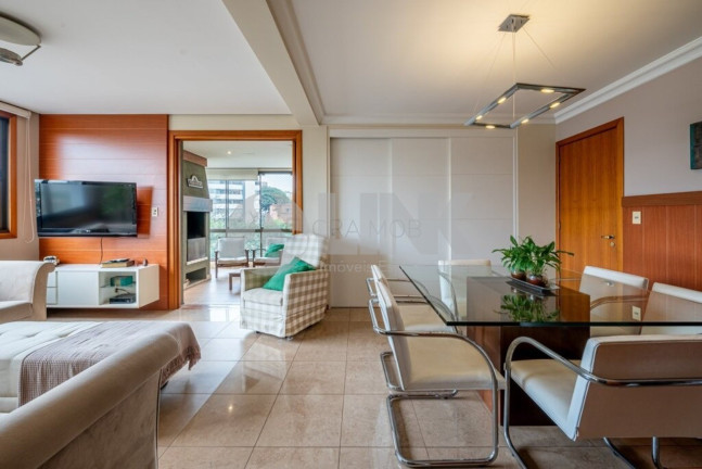Imagem Apartamento com 3 Quartos à Venda, 117 m² em Petrópolis - Porto Alegre Imagem Apartamento com 3 Quartos à Venda, 117 m² em Petrópolis - Porto Alegre