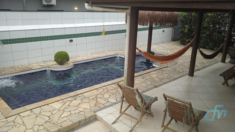 Imagem Casa de Condomínio com 3 Quartos à Venda, 280 m² em Centro - Bertioga