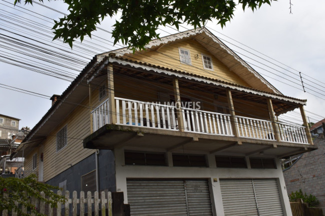 Casa com 4 Quartos à Venda, 263 m² em Região Do Toriba - Campos Do Jordão