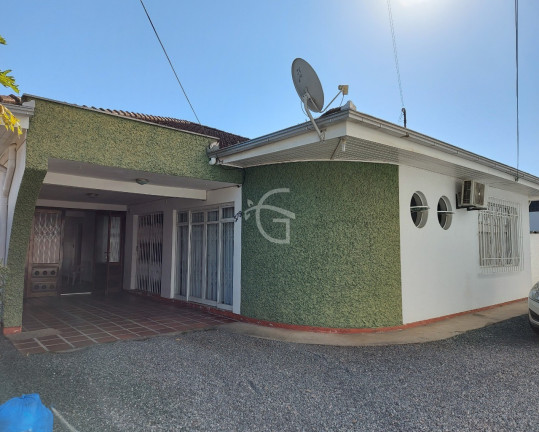 Imagem Casa com 3 Quartos à Venda, 412 m² em Bucarein - Joinville