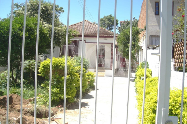 Imagem Casa com 2 Quartos à Venda, 326 m² em Vila Jardim - Porto Alegre Imagem Casa com 2 Quartos à Venda, 326 m² em Vila Jardim - Porto Alegre