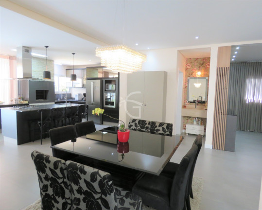 Imagem Casa com 3 Quartos à Venda, 300 m² em Anita Garibaldi - Joinville Imagem Casa com 3 Quartos à Venda, 300 m² em Anita Garibaldi - Joinville