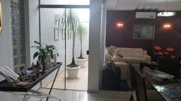 Imagem Casa com 3 Quartos à Venda, 525 m² em Centro - Arapongas Imagem Casa com 3 Quartos à Venda, 525 m² em Centro - Arapongas