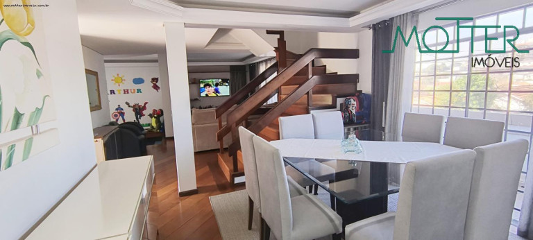 Imagem Casa com 4 Quartos à Venda, 213 m² em Capão Raso - Curitiba Imagem Casa com 4 Quartos à Venda, 213 m² em Capão Raso - Curitiba