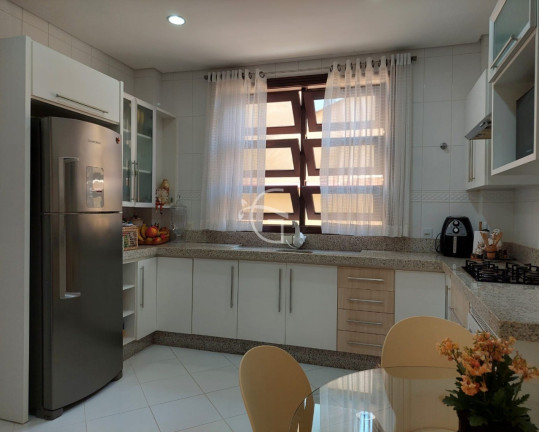Imagem Casa com 4 Quartos à Venda,  em Santo Antônio - Joinville