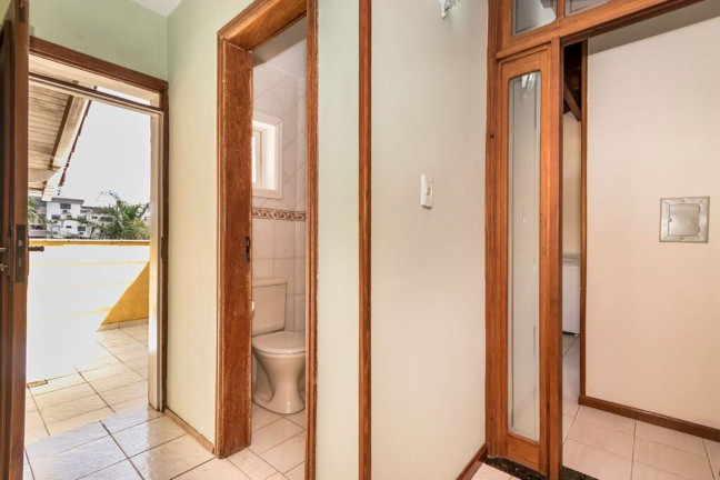 Imagem Imóvel com 5 Quartos à Venda, em Jardim Lindóia - Porto Alegre Imagem Imóvel com 5 Quartos à Venda, em Jardim Lindóia - Porto Alegre