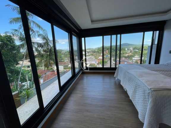 Imagem Casa com 3 Quartos à Venda, 671 m² em América - Joinville