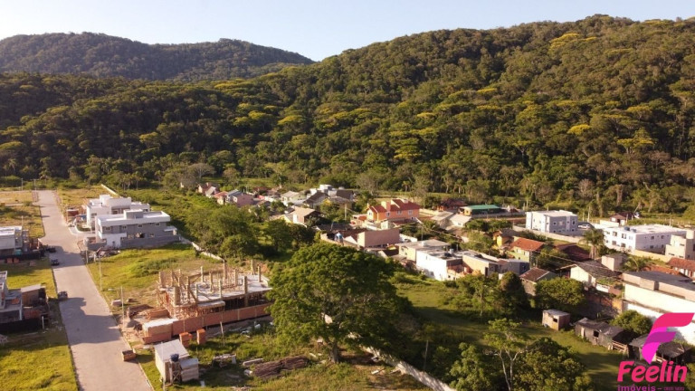 Imagem Casa com 2 Quartos à Venda, 223 m² em Rio Tavares - Florianópolis Imagem Casa com 2 Quartos à Venda, 223 m² em Rio Tavares - Florianópolis
