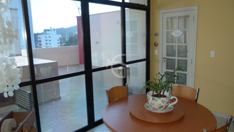 Imagem Imóvel com 3 Quartos à Venda, 412 m² em Centro - Joinville
