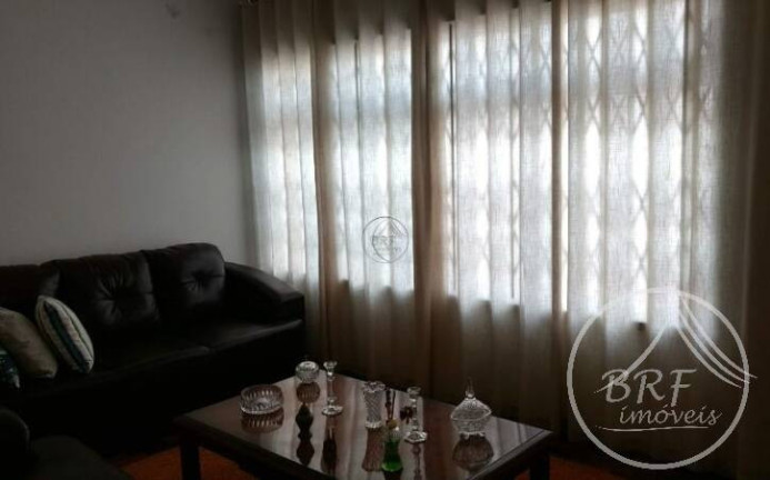 Imagem Casa com 6 Quartos à Venda, 196 m² em Balneário - Florianópolis Imagem Casa com 6 Quartos à Venda, 196 m² em Balneário - Florianópolis