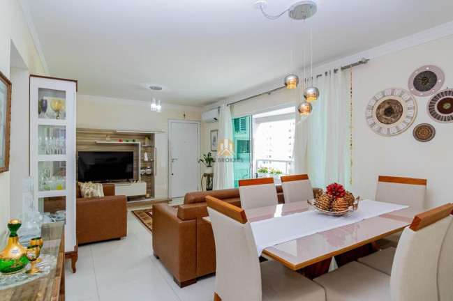 Imagem Imóvel com 4 Quartos à Venda, 114 m² em Centro - Balneário Camboriú Imagem Imóvel com 4 Quartos à Venda, 114 m² em Centro - Balneário Camboriú
