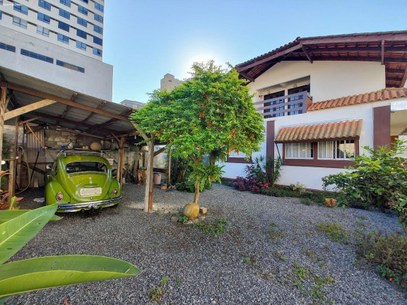 Imagem Casa com 5 Quartos à Venda, 244 m² em Centro - Joinville Imagem Casa com 5 Quartos à Venda, 244 m² em Centro - Joinville