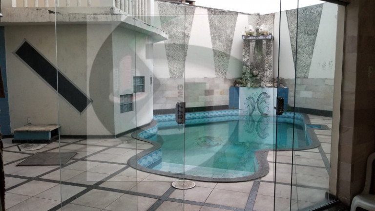 Casa com 5 Quartos à Venda, 340 m²