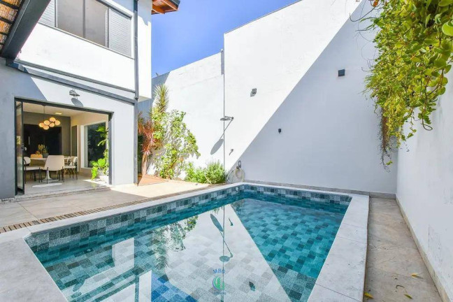 Imagem Casa com 4 Quartos à Venda, 240 m² Imagem Casa com 4 Quartos à Venda, 240 m²