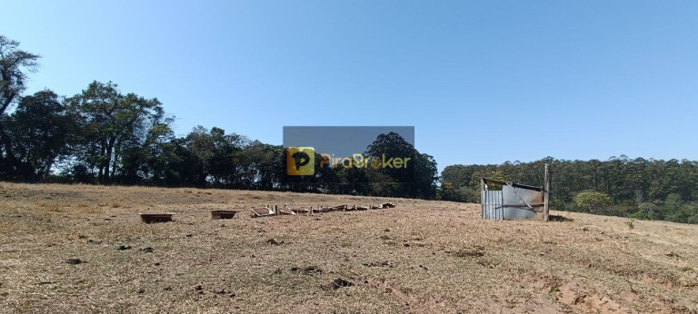 Imagem Imóvel com 3 Quartos à Venda, 532.400 m² em Itaqueri Da Serra - Itirapina