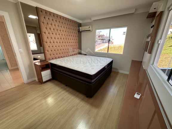 Imagem Casa com 3 Quartos à Venda, 206 m² em Cidade Universitária Pedra Branca - Palhoça