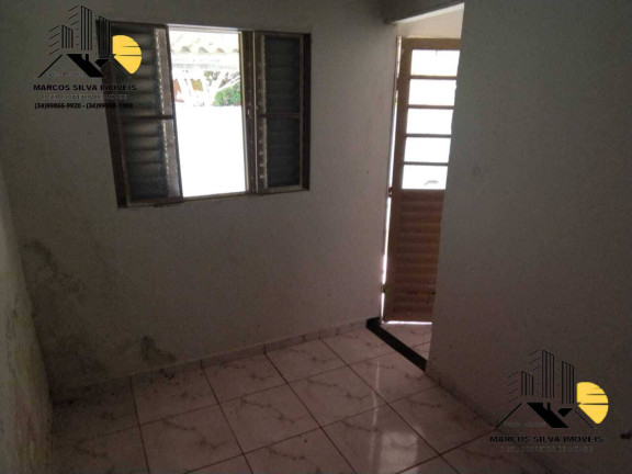 Imagem Casa com 3 Quartos à Venda, 300 m² em Segismundo Pereira - Uberlândia Imagem Casa com 3 Quartos à Venda, 300 m² em Segismundo Pereira - Uberlândia