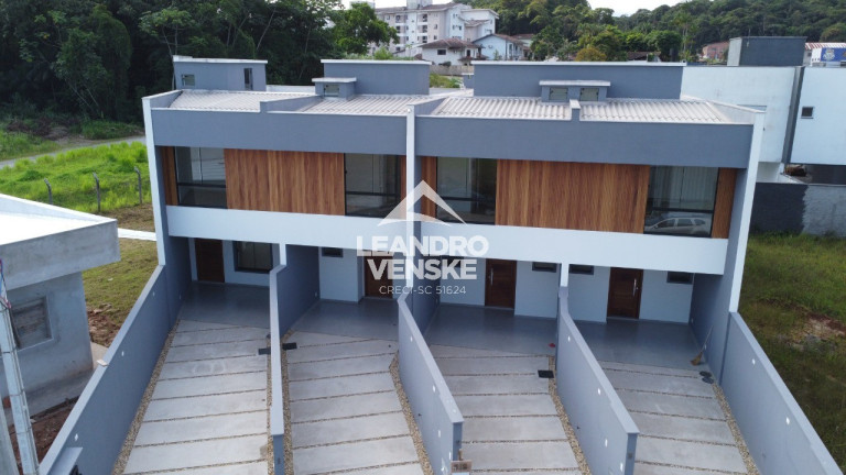 Imagem Sobrado com 3 Quartos à Venda, em Glória - Joinville Imagem Sobrado com 3 Quartos à Venda, em Glória - Joinville