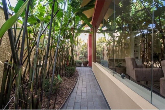 Imagem Casa com 6 Quartos à Venda, 202 m²