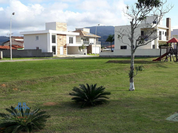 Casa com 3 Quartos à Venda, 360 m² em São João Do Rio Vermelho - Florianópolis