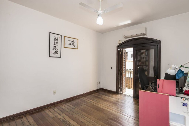 Imagem Casa com 4 Quartos à Venda, 363 m² em Jardim Itu - Porto Alegre Imagem Casa com 4 Quartos à Venda, 363 m² em Jardim Itu - Porto Alegre