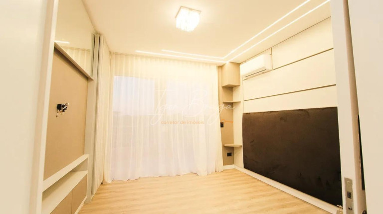 Imagem Casa com 3 Quartos à Venda, 363 m² em Butiatuvinha - Curitiba