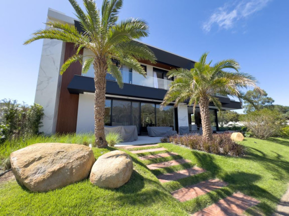 Imagem Casa com 6 Quartos à Venda, 200 m² em -- - Capao Da Canoa Imagem Casa com 6 Quartos à Venda, 200 m² em -- - Capao Da Canoa