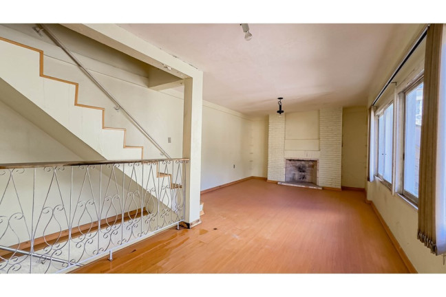 Imagem Casa com 4 Quartos à Venda, 245 m² em Petrópolis - Porto Alegre Imagem Casa com 4 Quartos à Venda, 245 m² em Petrópolis - Porto Alegre