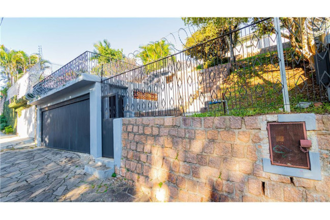 Imagem Casa com 4 Quartos à Venda, em Santa Tereza - Porto Alegre Imagem Casa com 4 Quartos à Venda, em Santa Tereza - Porto Alegre